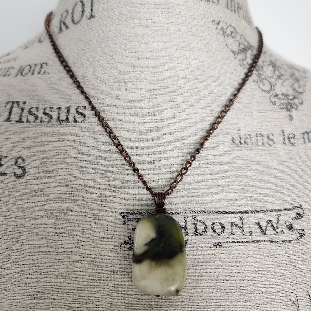 70s Serpentine Stone Pendant Necklace